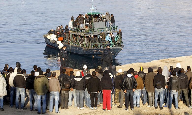 На <a href="http://www.dnevnik.bg/sviat/2011/02/14/1043665_italiia_poiska_pomosht_ot_es_za_spirane_na/" target="_blank">италианския остров Лампедуза</a> хиляди северноафриканци търсят убежище или просто нови възможности за работа в Европа.
