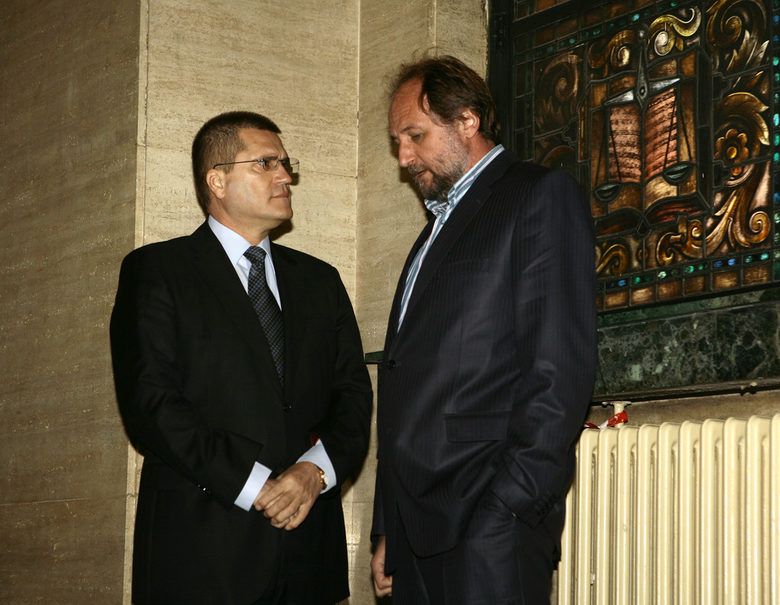 Николай Цонев (вляво) с адвоката си