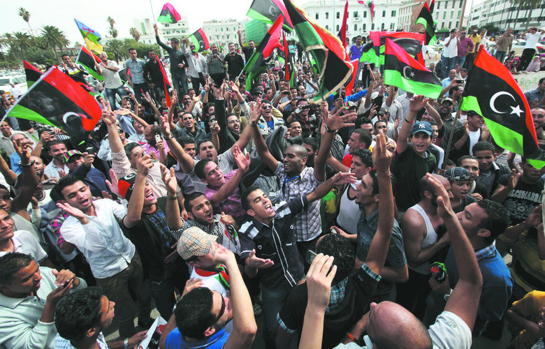 Жителите на столицата Триполи ликуват след новината за смъртта на диктатора Муамар Кадафи