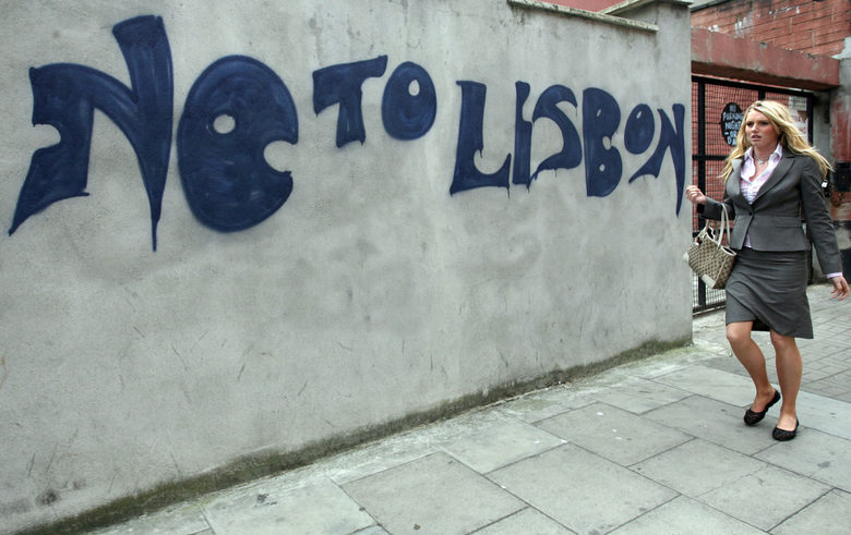 Жителите на Ирландия показаха нежеланието си да подкрепят Лисабонския договор по различни начини.