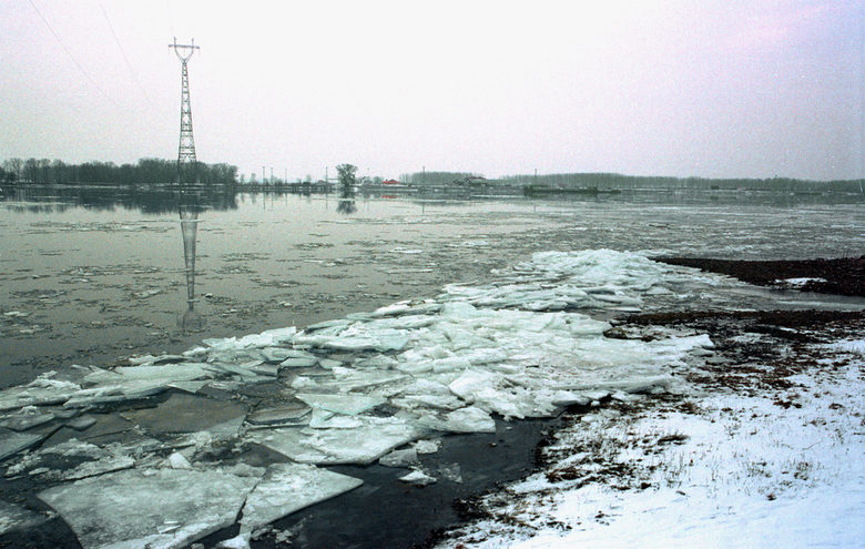 Студ скова Албания, Сърбия ще разбива леда по реките