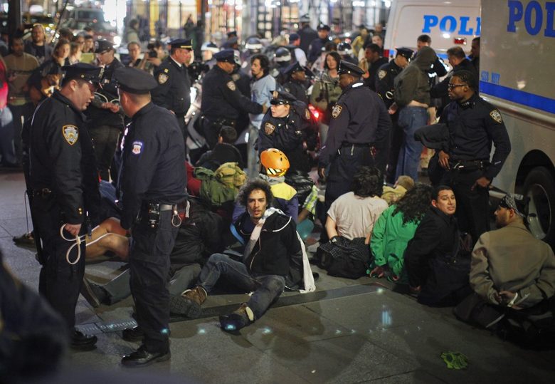 Десетки от движението "Окупирай Уолстрийт" бяха арестувани в Ню Йорк