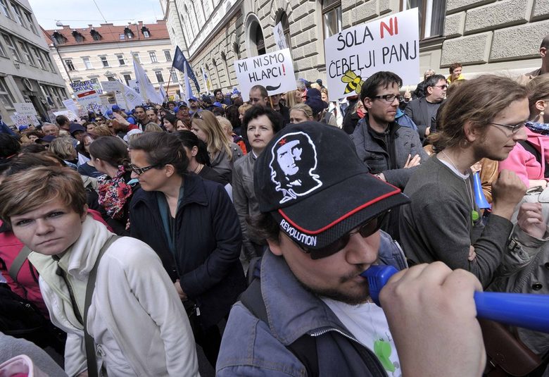 100 000 служители в държавния сектор стачкуват в Словения