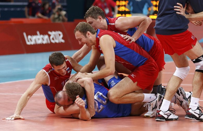 Руските волейболисти спасиха два мачбола и направиха обрат от 0:2 гейма