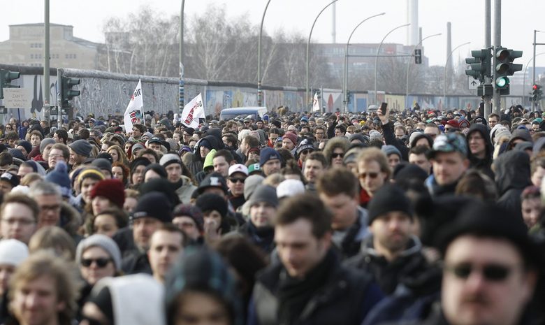 Дейвид Хаселхоф подкрепи протестите срещу разрушаването на Берлинската стена
