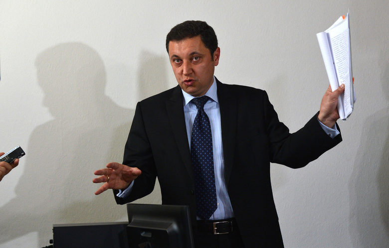 Лидерът на РЗС Яне Янев обяви, че предизборната агитация на партията му ще бъде основана на "разкрития, които ще обърнат хода на кампанията".