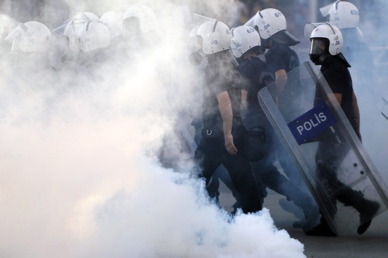 Турските юристи и лекари искат международна намеса за полицейското насилие
