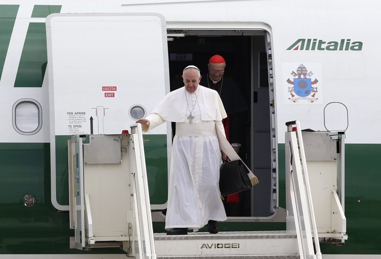 Папата: Не съдете и не изолирайте хомосексуалните