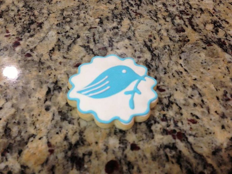 "Майката на моя партньор направи сладки с логото на "Найтингейл"