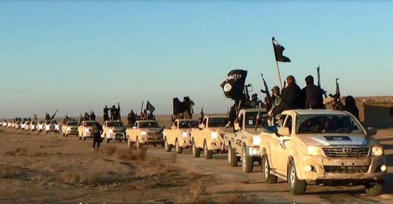 Конвой с бойци от ИДИЛ в иракската провинция Анбар.