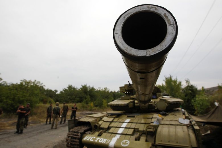 Путин и Меркел обсъдиха конвоя, според НАТО Москва вкарва тежко оръжие
