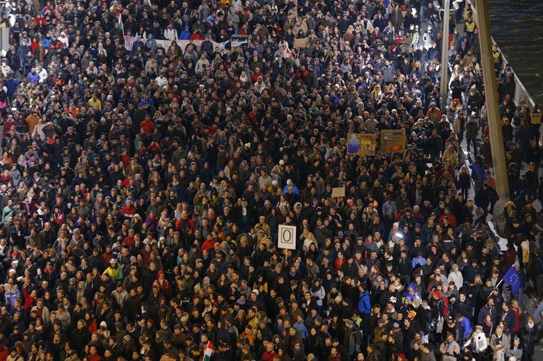 Унгария се надигна в най-големия протест от 2010г. насам