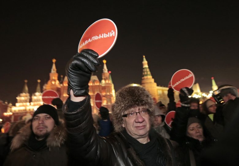 Полицията в Москва арестува стотици демонстриращи в подкрепа на братята Навални