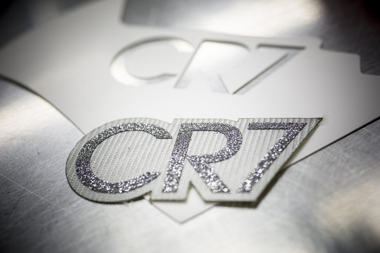 Логото на Кристиано Роналдо е инкрустирано с диаманти.