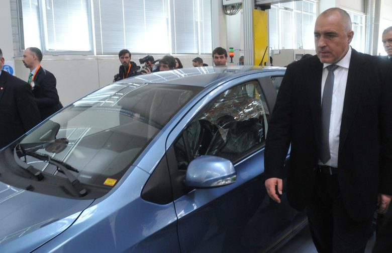 Бойко Борисов на откриването на автомобилния завод на "Литекс моторс" в Баховица през 2012 година
