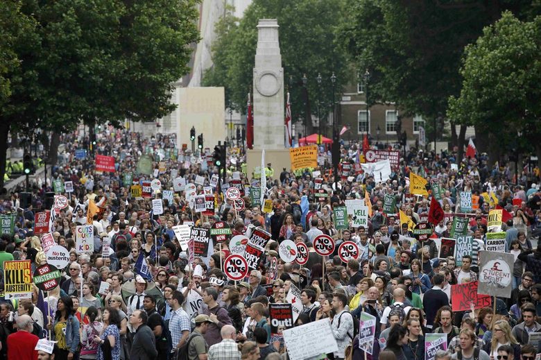 Десетки хиляди британци на протест против мерките за съкращаване на разходи