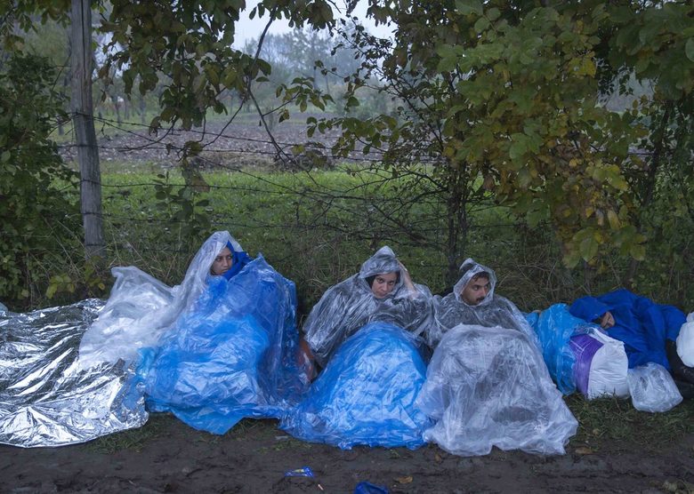Беркашово, Сърбия. Имигранти чакат да преминат на хърватска територия.
