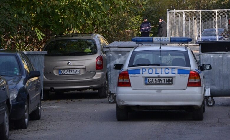 Полиция при дома на Алексей Петров