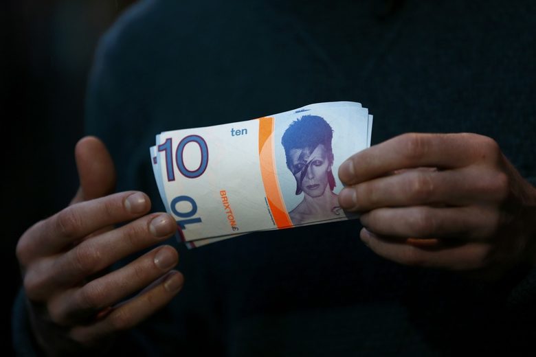"Брикстънската лира", валута, признавана от бизнесите в родния лондонски квартал на певеца, е в обращение от доста време.