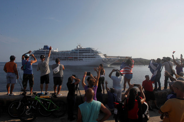 В Хавана пристигна първият американски круизен кораб от 50 години насам