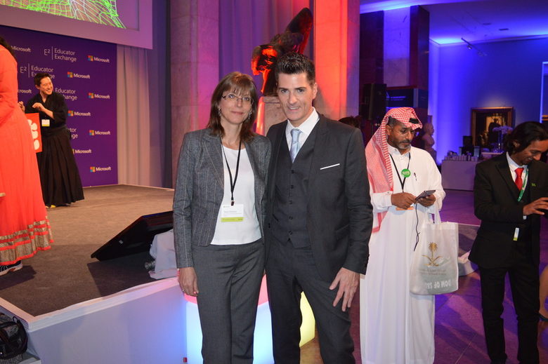 Таня Сребрева с Антъни Салсито, вицепрезидент по образованието на Microsoft.