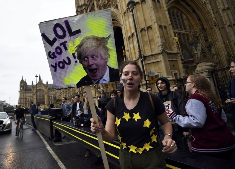 Хиляди британци протестират в Лондон срещу Брекзит