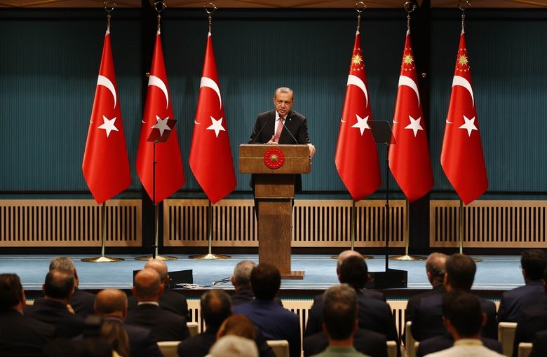 Ще действам като президент и върховен главнокомандващ, каза Ердоган.