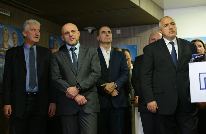 Красимир Велчев, несъстоялият се кандидат-президент Томислав Дончев и председателят на предизборния щаб Цветан Цветанов.