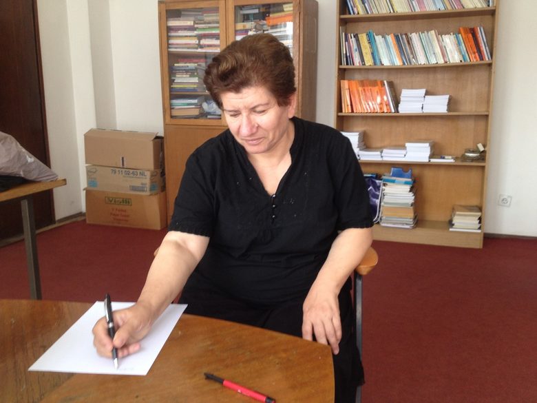 Социологът д-р Нада Новакович в кабинета си в Института за социални науки в Белград.