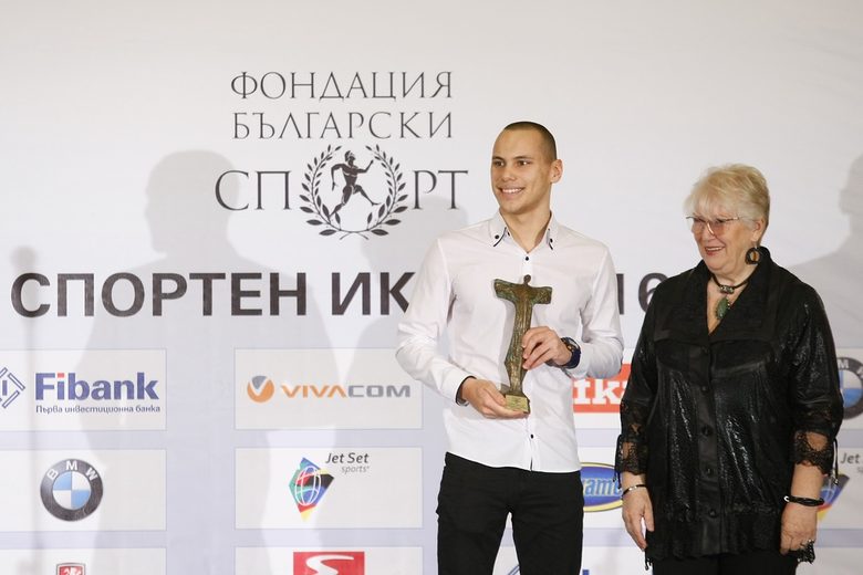 Плувецът Антъни Иванов получи единия от двата приза за най-проспериращ състезател