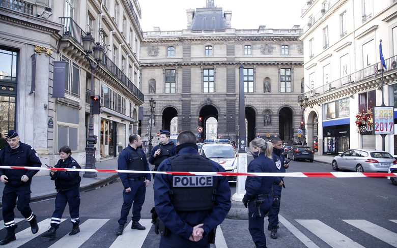 Терористична атака в Лувъра, нападателят е крещял "Аллах акбар"