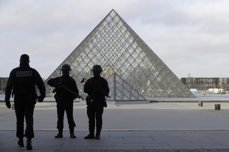 Терористична атака в Лувъра, нападателят е крещял "Аллах акбар"