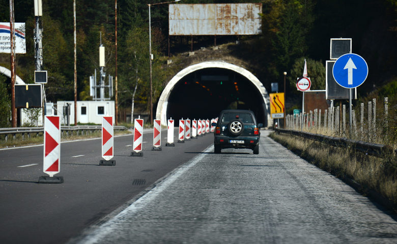 В България има 28 пътни тунела.