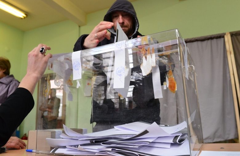 На живо: България гласува за 44-ти парламент