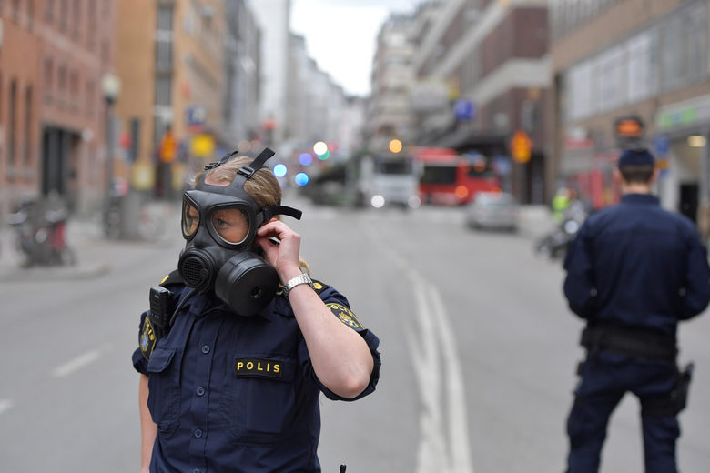 Камион се вряза в пешеходци в Стокхолм, има жертви (обобщение до 22:10 ч.)