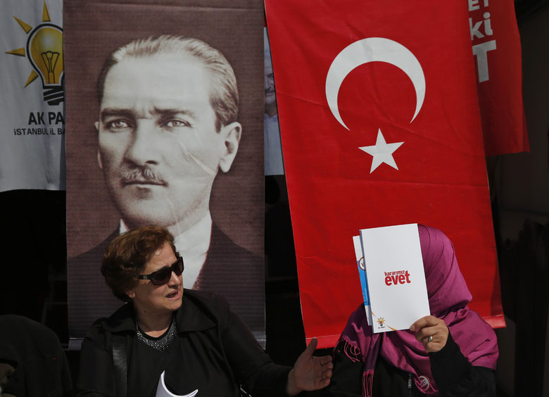 Поддръжниците на Ердоган също използваха лика на Ататюрк по време на кампанията за референдума.