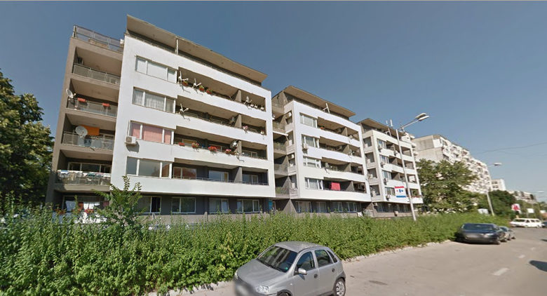 Блокът, в който срещу необяснимо ниски наеми живеят 16 служители на община Варна