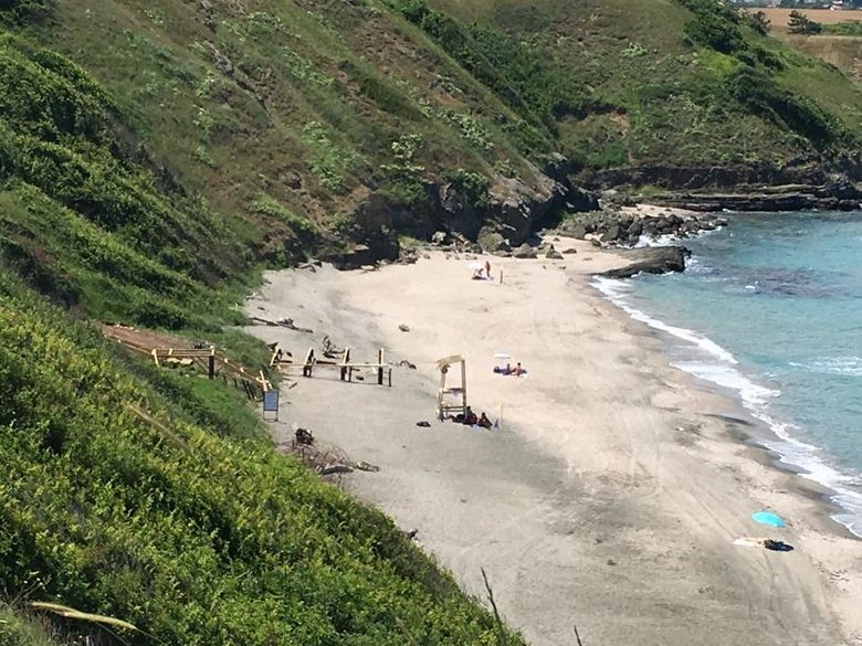 Наемателят на къмпинг "Делфин" вдига обект на плажа без документи