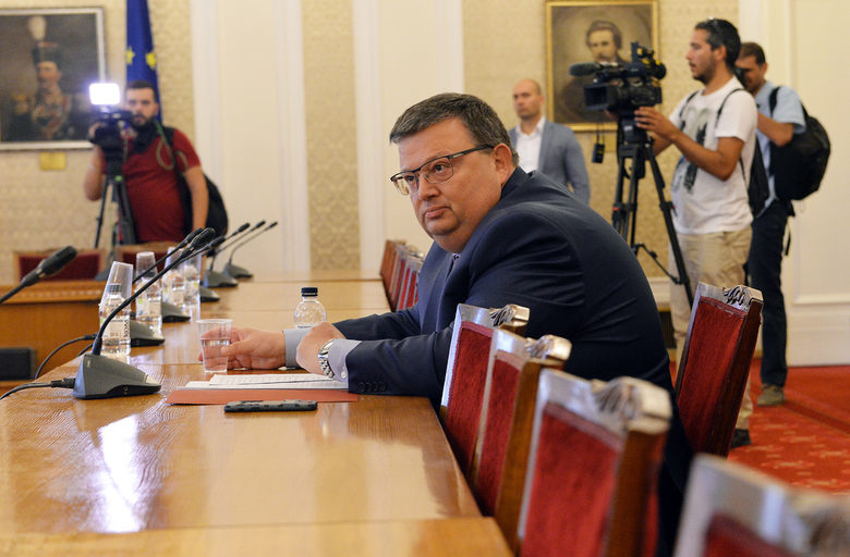 Главният прокурор Сотир Цацаров смята, че обхватът на кръга лица, които ще бъдат обхванати от проекта, трябва да бъде по-малък