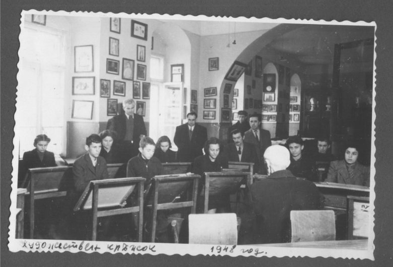 Художественият кръжок в Габрово, 1948. Фотограф неизвестен. Личен архив на Драган Немцов.