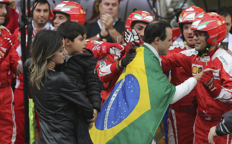 Преди година, в домашното си състезание на "Интерлагос", Маса се сгобува с Формула 1, но за кратко.