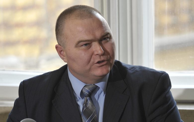 Светлин Михайлов вече е оглавявал СГС в периода 2004-2009 година. Той обеща да отговори на въпросите на "Дневник", ако стане председател.