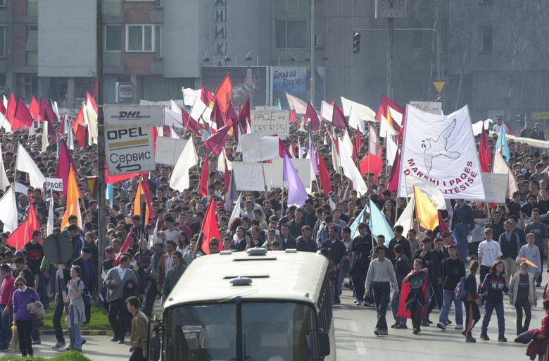 Шествие на мира в Скопие преди подписването на Охридския рамков договор през 2001 г.