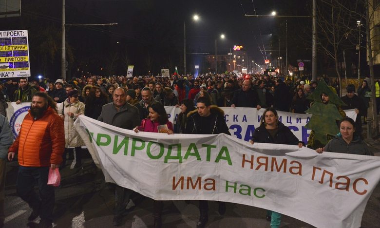 Шествието в защита на Пирин обходи възлови кръстовища в София (допълнена)