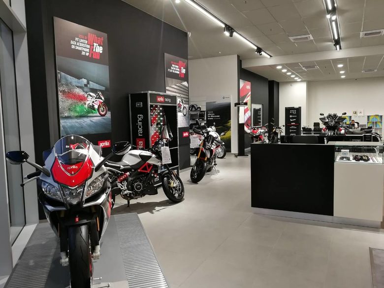 Нов шоурум събра култови италиански мотоциклетни марки