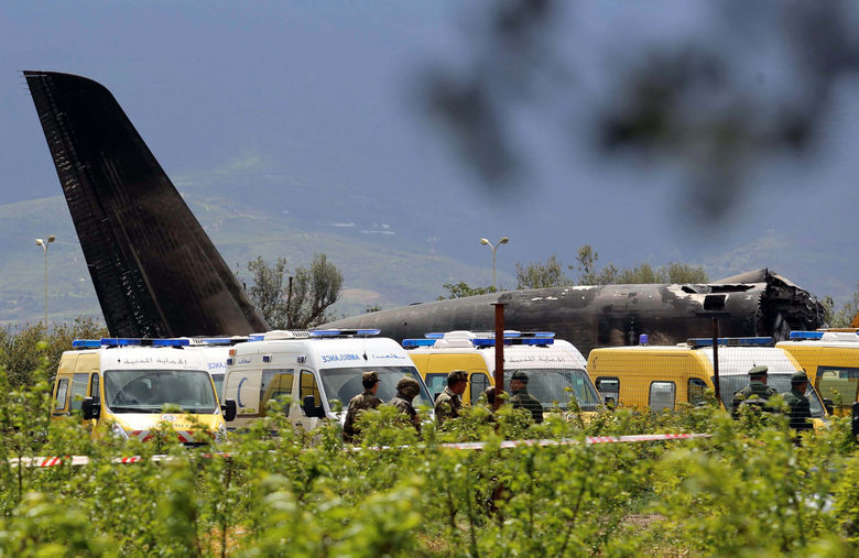 Военен самолет се разби в Алжир, най-малко 257 души загинаха