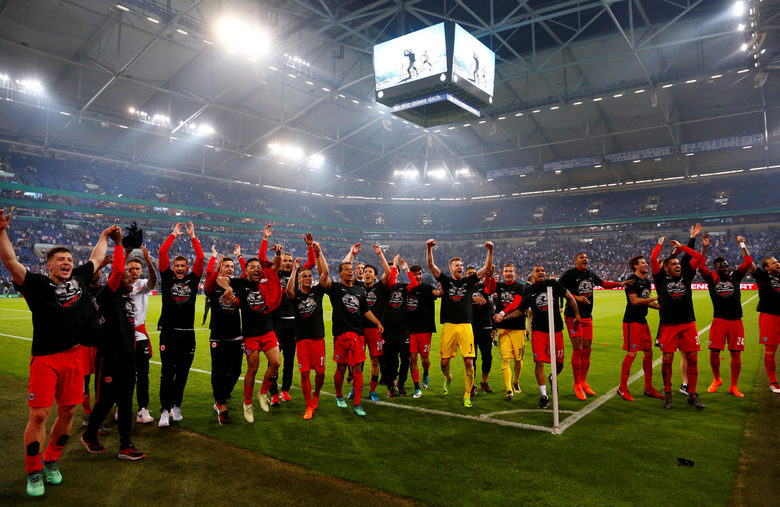 Нико Ковач изведе "Айнтрахт" до втори пореден финал за Купата на Германия