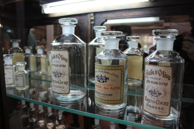 Грас е превърнал в атракция вековната си традиция в производството на ароматни вещества и субстанции за парфюми.