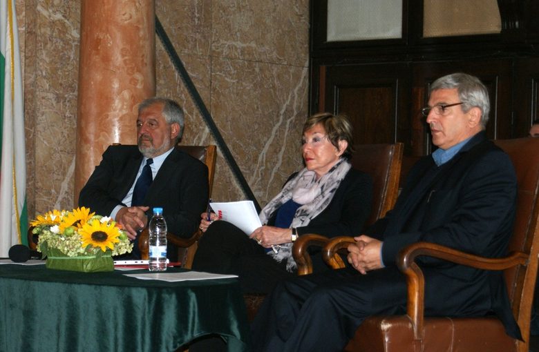 През септември 2014 г. Юлия Кръстева бе поканена да изнесе лекция в СУ "Св. Климент Охридски"
