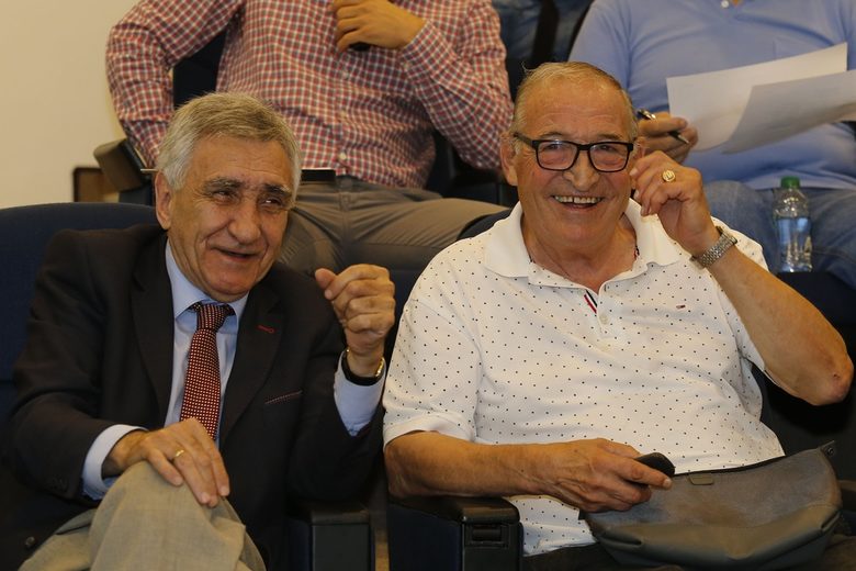 Димитър Пенев (вдясно) отново носеше забавление с изказванията си